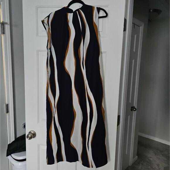 Emery Rose Dresses & Skirts - Emery Rose shift Sleeveless Print Dress Size L